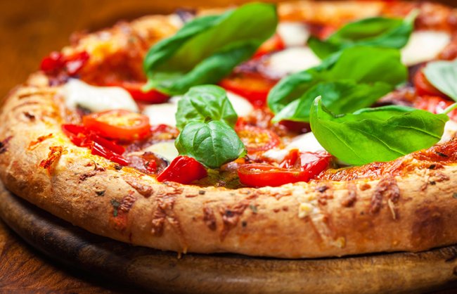 La Pizza:  croccante , in teglia e alla pala